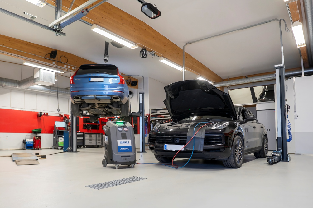 Automekaanikko ja työnjohtaja / Silmukkatien Autohuolto Vaasa